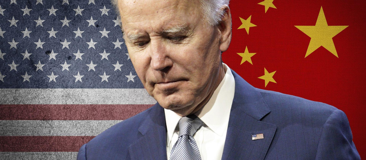 Fotomontaje de Joe Biden con la bandera de EE.UU. y China