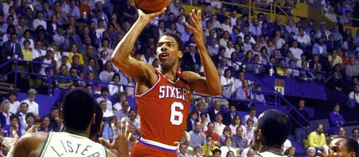 Julius Erving, en un partido entre los Sixers y los Bucks en 1985