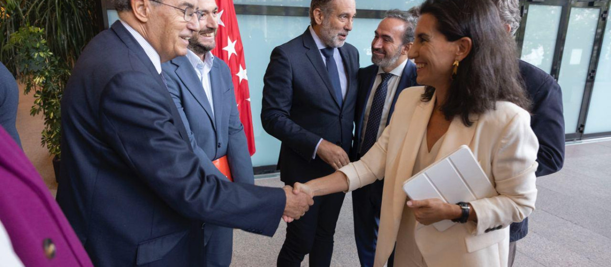 El PP y Vox llegan a un acuerdo para aprobar la ley Ómnibus en la Comunidad de Madrid