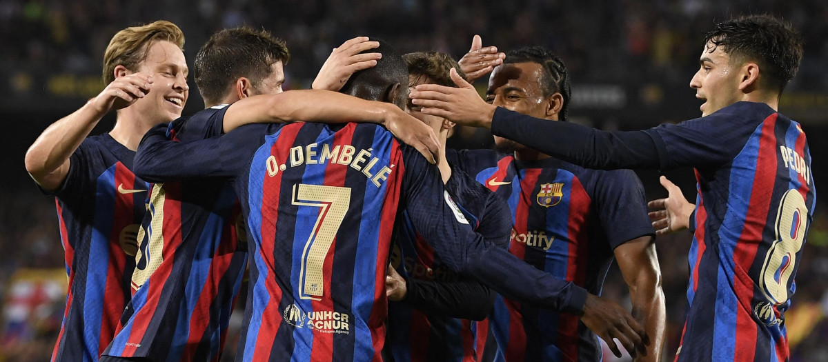 Los futbolistas del FC Barcelona se fueron a por Dembélé: fue el mejor jugador del partido