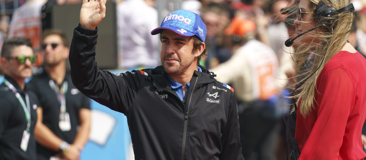 El piloto asturiano saluda a los aficionados del GP de Estados Unidos