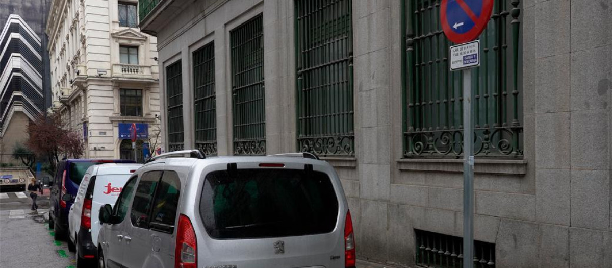 La nueva app DUM permite a los repartidores informar de un coche que ocupa una plaza reservada