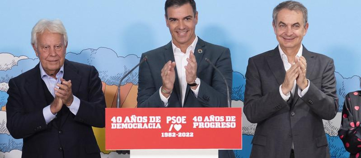 Pedro Sánchez, acompañado de Felipe González y José Luis Rodríguez Zapatero, inaugura la exposición '40 años de democracia, 40 años de progreso'