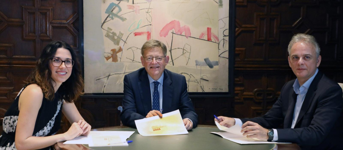 El presidente valenciano, Ximo Puig (centro), con la vicepresidenta, Aitana Mas y el vicepresidente segundo, Héctor Illueca.