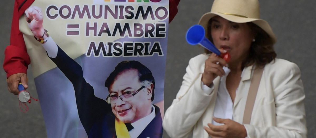 El presidente Gustavo Petro anunció que no combatirá al narcotráfico y busca la "paz total" con los grupos armados ilegales