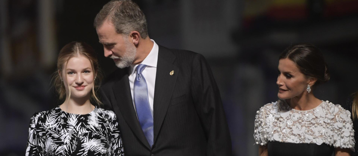 La Princesa de Asturias, el Rey Felipe y la Reina Letizia durante los Premios