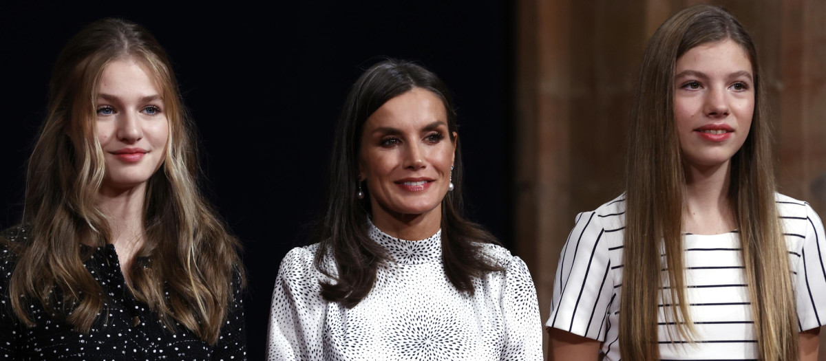 Spanish Queen Letizia with daughters Princess of Asturias Leonor de Borbon and Sofia de Borbon during an audience with the awarded the Princess of Asturias awards 2022 in Oviedo, on Friday 28 October 2022.