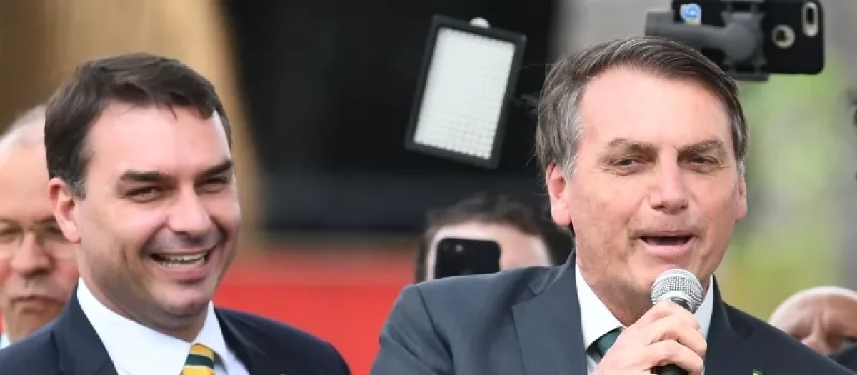 Flavio Bolsonaro y Jair Bolsonaro