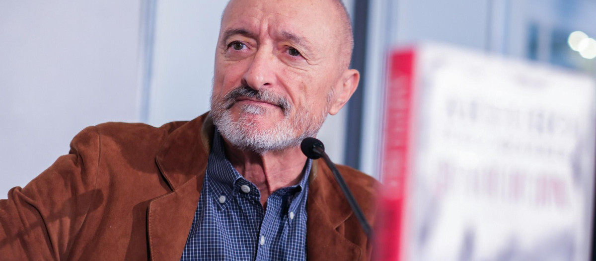 El escritor Arturo Pérez-Reverte