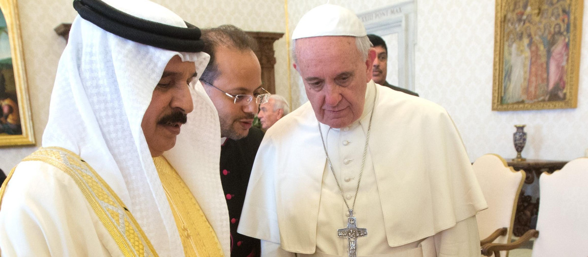 El Papa Francisco con Hamad bin Isa Al Jalifa, rey de baréin