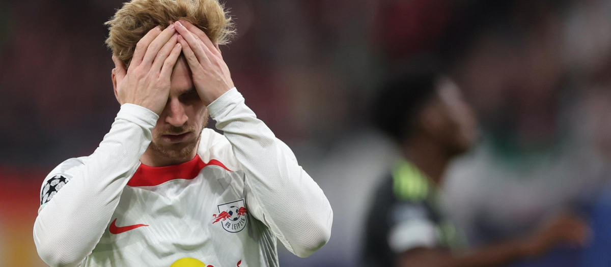 El delantero del Leipzig se lamenta de una ocasión