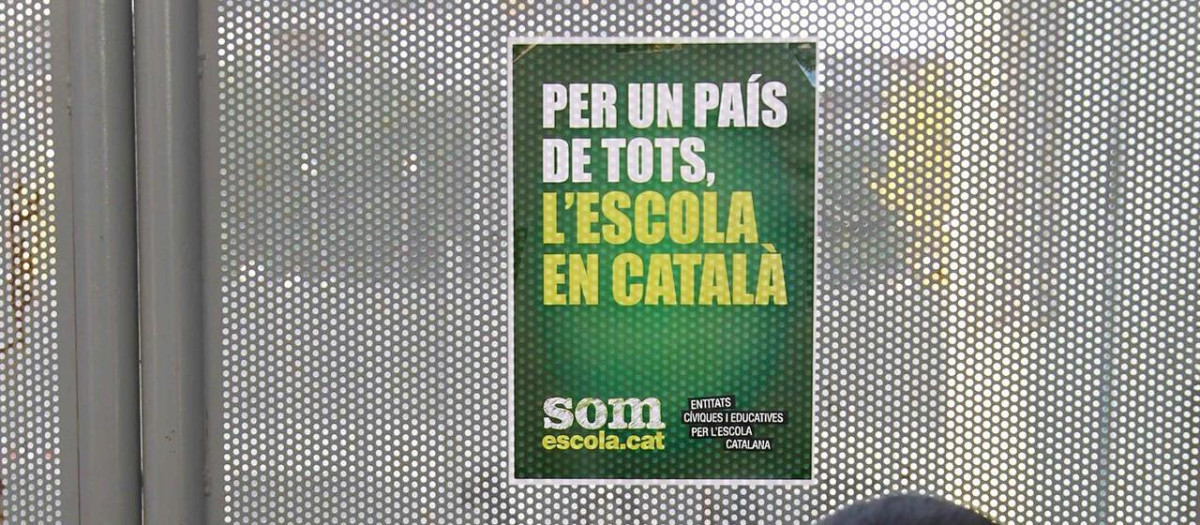Cartelería independentista en un colegio catalán