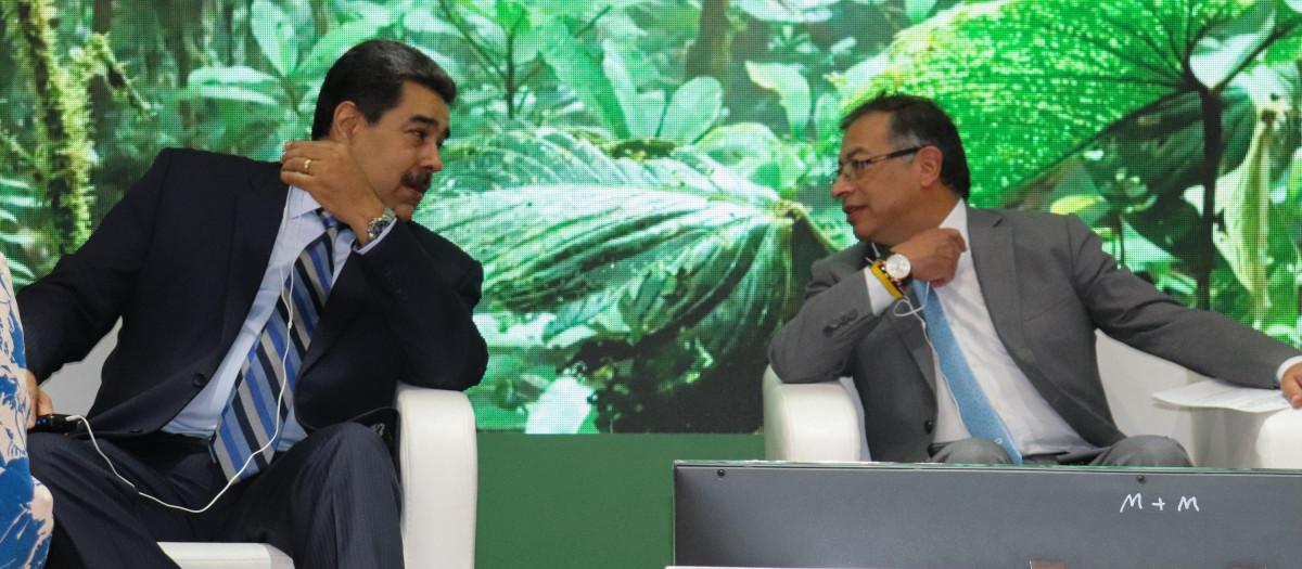 Nicolás Maduro y Gustavo Petro durante la cumbre climática en Egipto