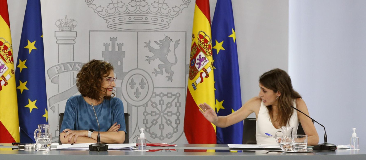 María Jesús Montero e Irene Montero, en una imagen de junio de 2021