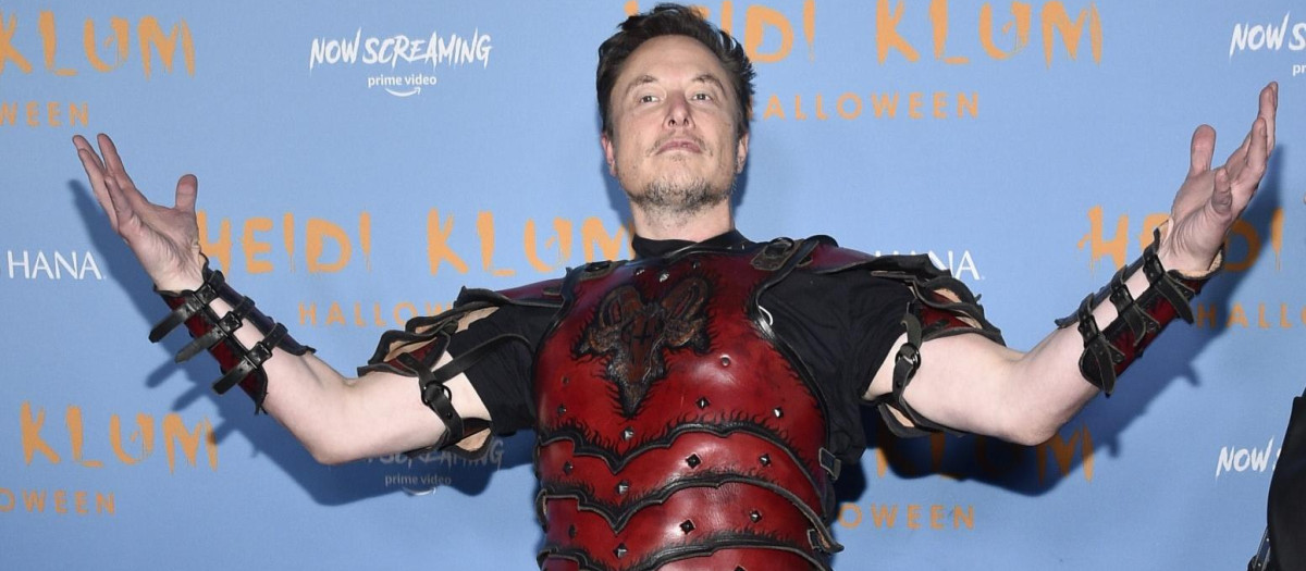 Elon Musk disfrazado en la fiesta de Halloween de Heidi Klum