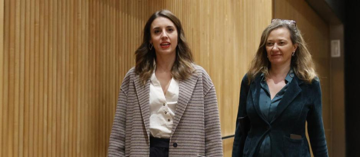 La ministra de Igualdad, Irene Montero, acompañada por la delegada del Gobierno contra la Violencia de Género, Victoria Rosell