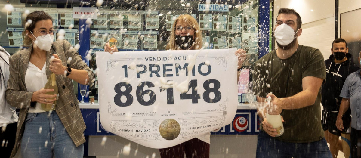 Esta administración de Gran Canaria vendió 400 décimos del Gordo, el 86.148, en uno de los barrios más humildes de Las Palmas de Gran Canaria, Jinámar