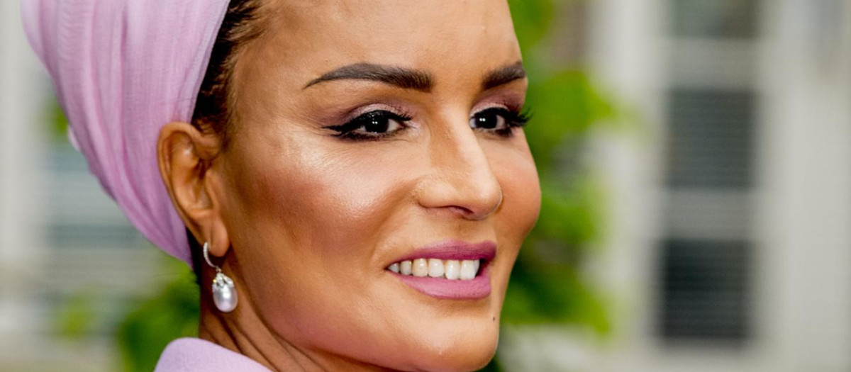 Sheikha Moza Bint Nasser Of Qatar attends the opening of the international seminar 'Law, Education and the SDGs'. Seminar on education protection in conflict 
19-5-2017 THE HAGUE
En la foto con turbante