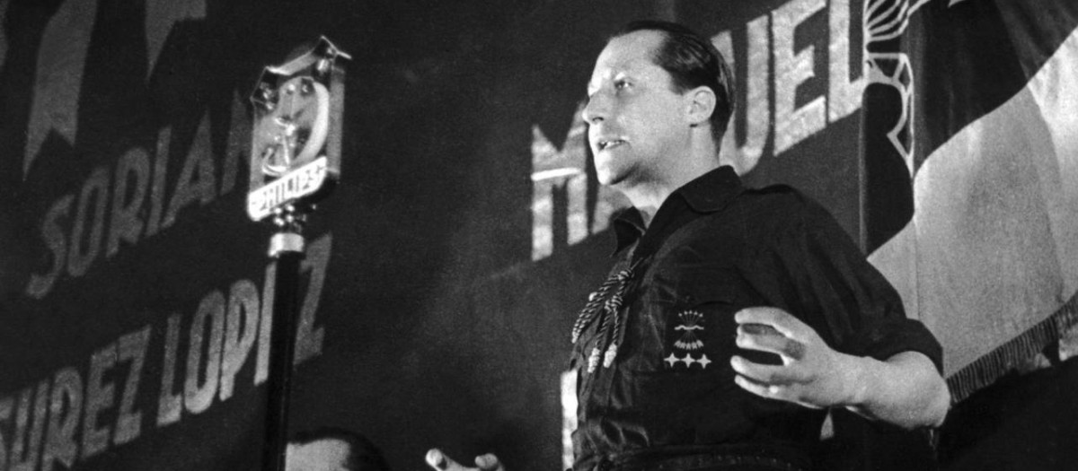 José Antonio Primo de Rivera durante un mitin de Falange