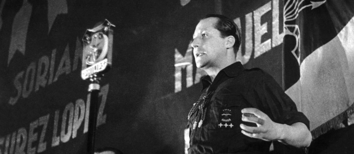 José Antonio Primo de Rivera durante un mitin de Falange