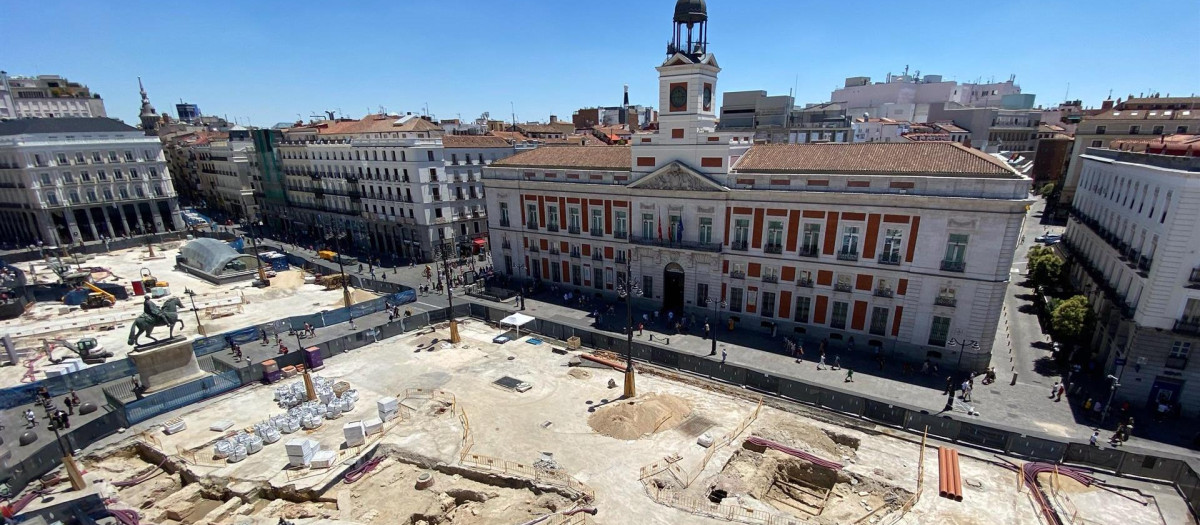 Vista general de las obras en la Puerta del Sol de Madrid