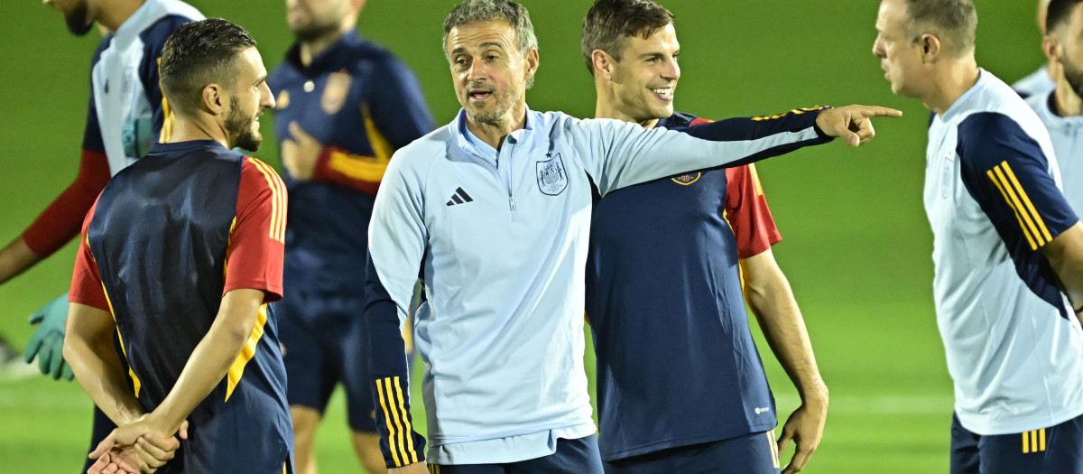Luis Enrique, en el último entrenamiento de España antes del debut ante Costa Rica