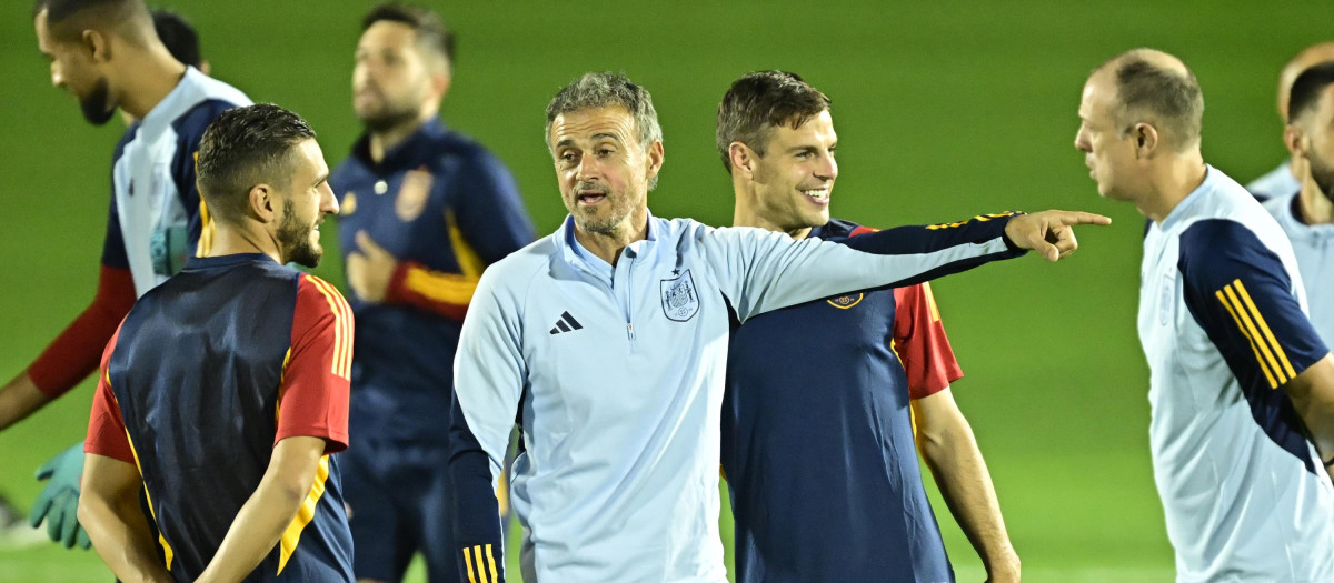 Luis Enrique, en el último entrenamiento de España antes del debut ante Costa Rica