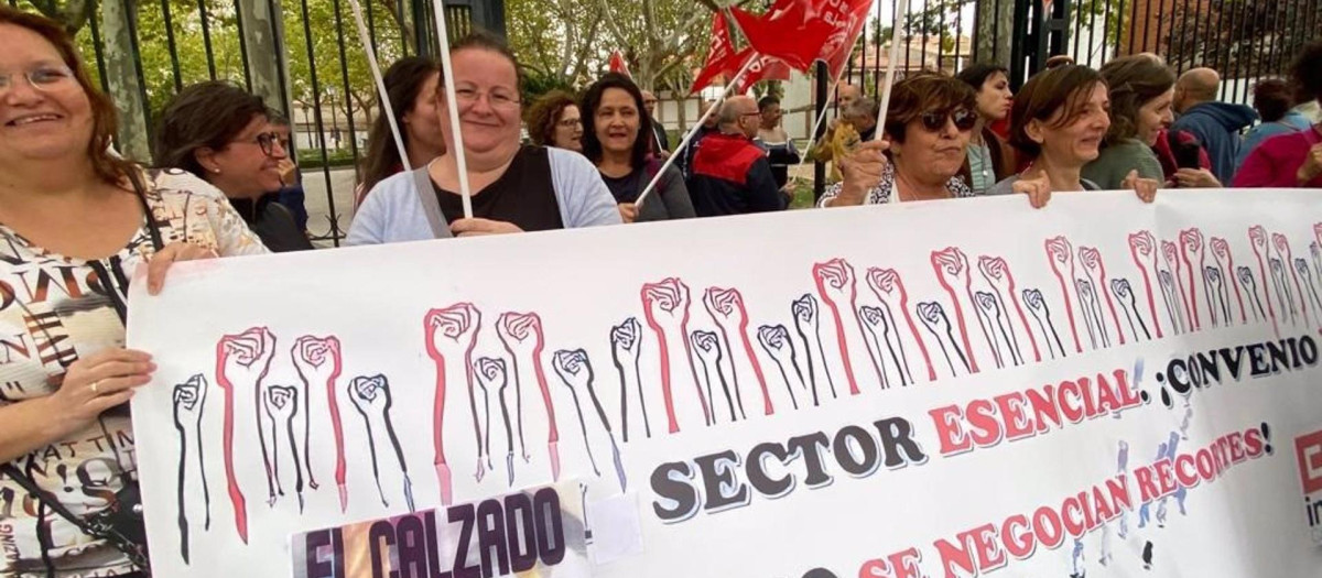 Manifestación de trabajadores del calzado de Fuensalida.
