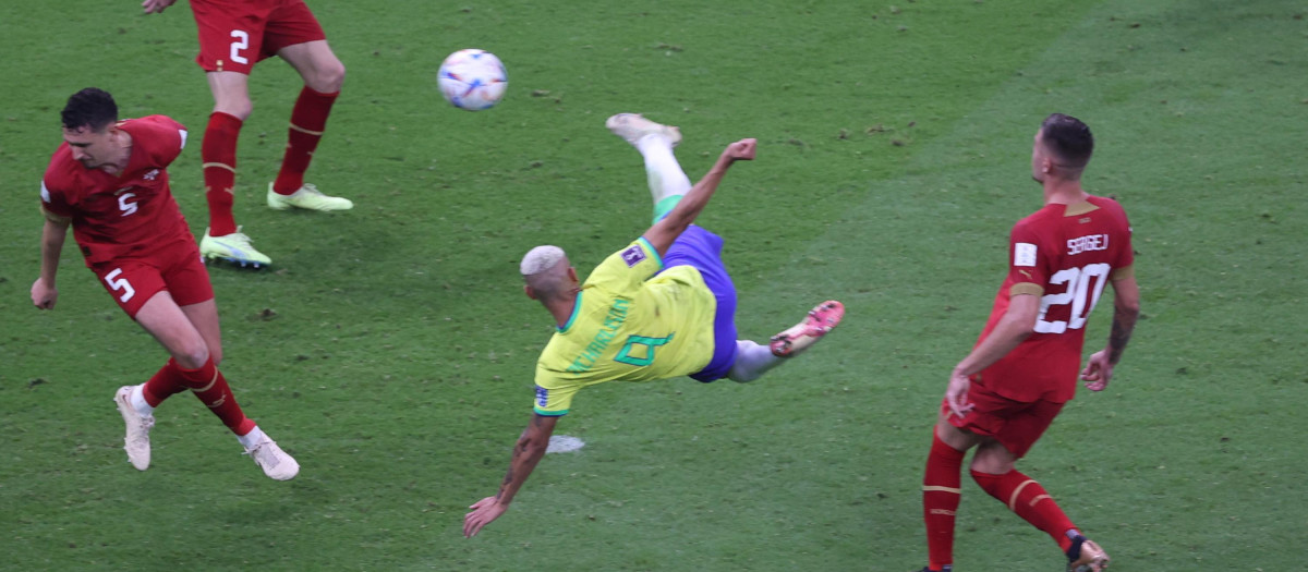 Richarlison marcó el 2-0, un golazo de tijera ante Serbia