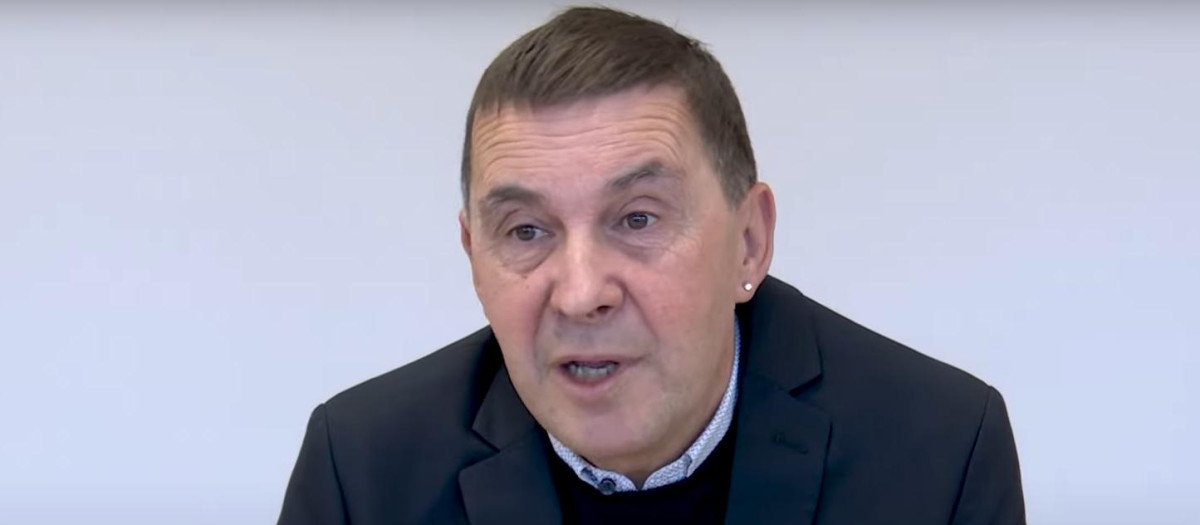 Arnaldo Otegi afirmó este jueves que el Gobierno progresista se mantiene gracias a quienes quieren marcharse de España