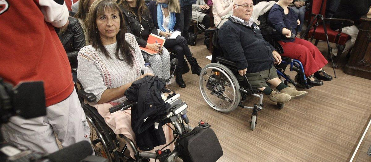 Imagen de archivo del juicio a la farmacéutca Grünenthal por las víctimas que causó la talidomida
El Juzgado de Primera Instancia número 90 de Madrid ha condenado a la farmacéutica alemana Grünenthal, fabricante de la talidomida, a indemnizar a las víctimas de la Asociación de Víctimas de la Talidomida en España (AVITE) con 20.000 euros por cada punto porcentual de minusvalía reconocido.

POLITICA MADRID ECONOMIA ESPAÑA EUROPA