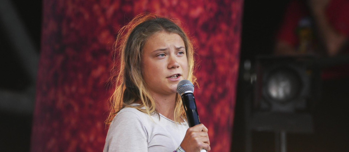 Greta Thunberg se dirige a la multitud en el Glastonbury Festival, Inglaterra, el pasado junio