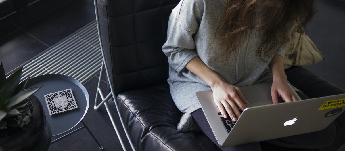 Las relaciones digitales entre los españoles y la Administración son igual de malas que las presenciales