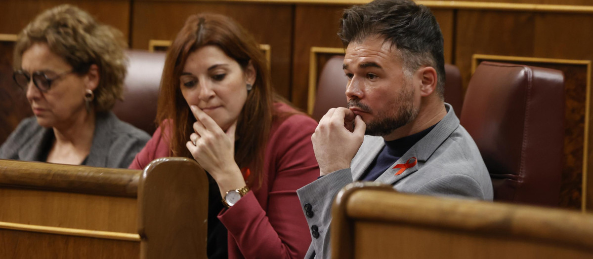 Los diputados de ERC Gabriel Rufián y Carolina Telechea