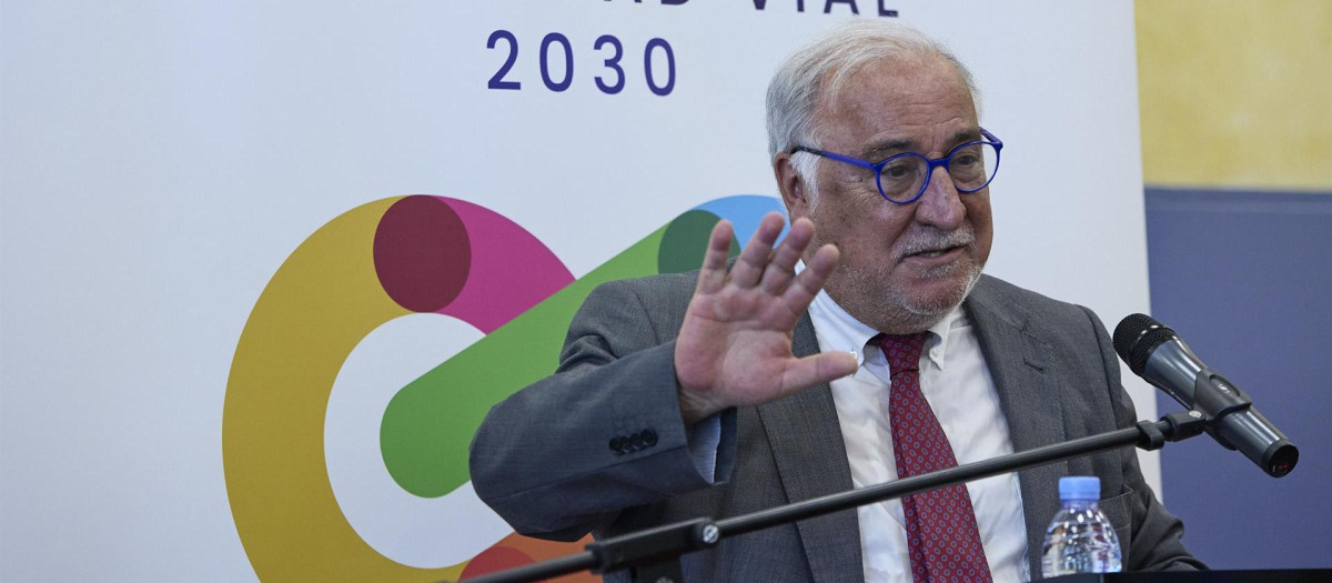 Pere Navarro anticipa cambios en la renovación del carnet de conducir