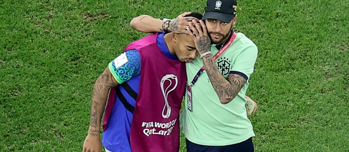 Neymar consuela a Gabriel Jesús, que se pierde lo que queda de Mundial