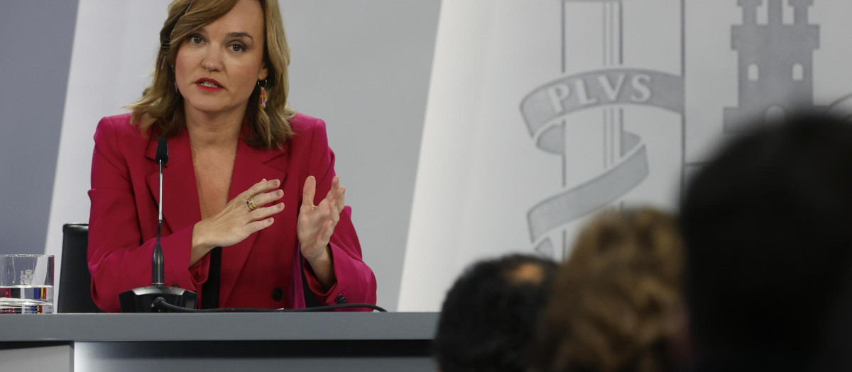 La ministra de Educación, Pilar Alegría durante la rueda de prensa tras el Consejo de Ministros en la Moncloa