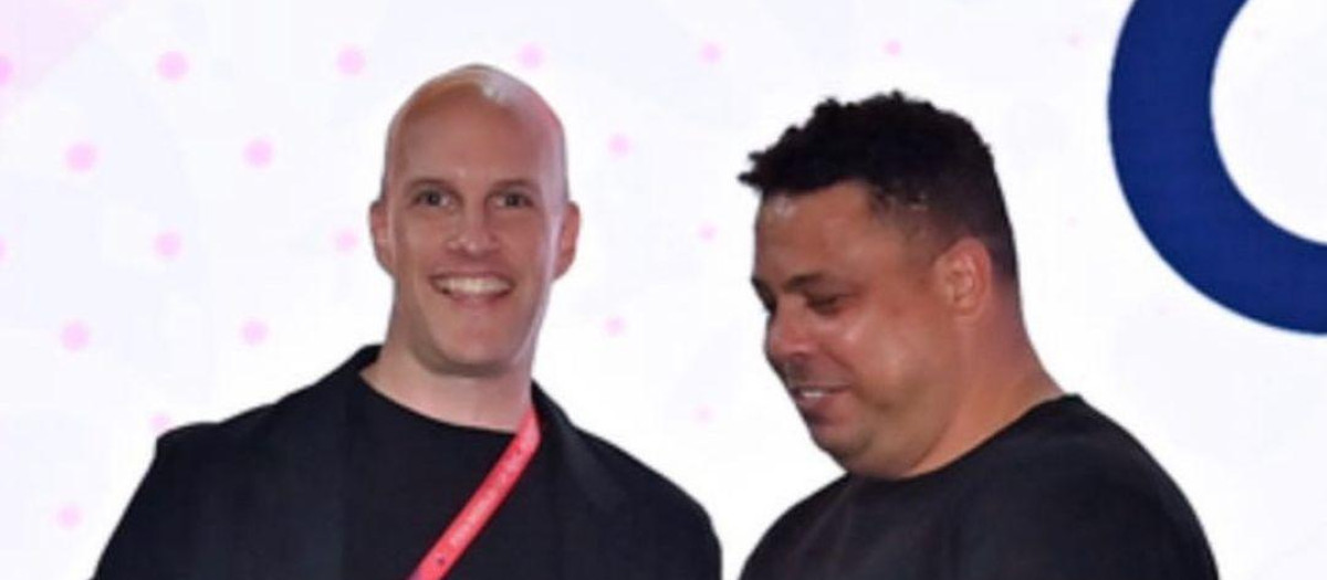 Grant Wahl, con Ronaldo Nazario hacer solo unos días