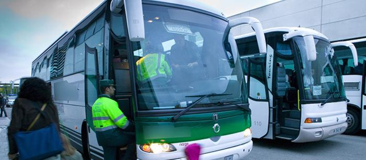 La DGT va a vigila el transporte escolar durante esta semana