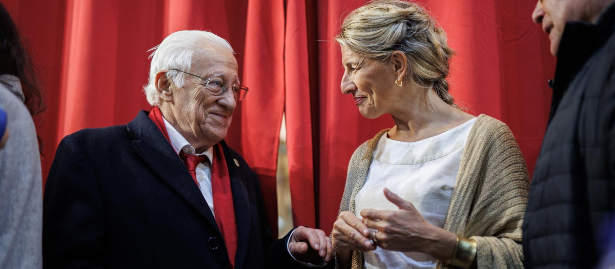 La ministra de Trabajo y el Padre Ángel en la presentación del libro del Papa Franciso
