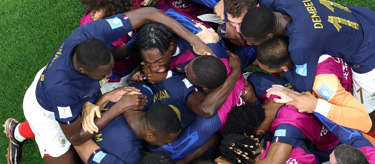 Francia celebra el segundo gol que le dio acceso directo a la final