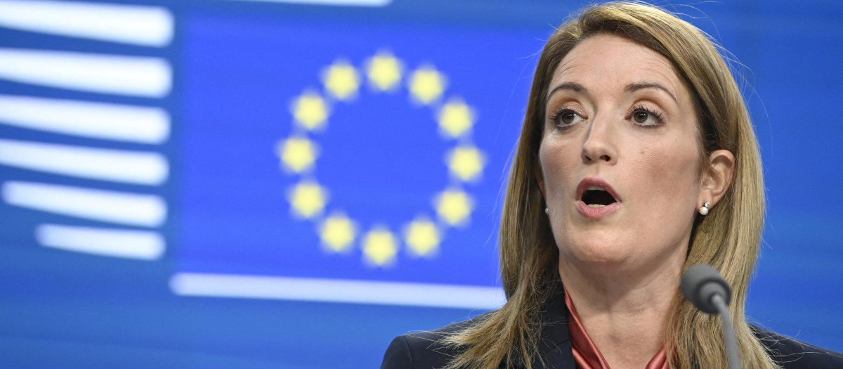 European Parliament President Roberta Metsola attends a press conference during European Council Summit in Brussels, on December 15, 2022. - Belgian police investigating allegations that Qatar has been paying bribes to European politicians have arrested an MEP and three associates and charged them with corruption. Qatar denies any wrongdoing. The European Parliament, whose president Roberta Metsola declared the alleged bribes to MEPs as an attack on Europe's democracy, will vote on a motion that could bar Qatari lobbyists from its premises. (Photo by John THYS / AFP)