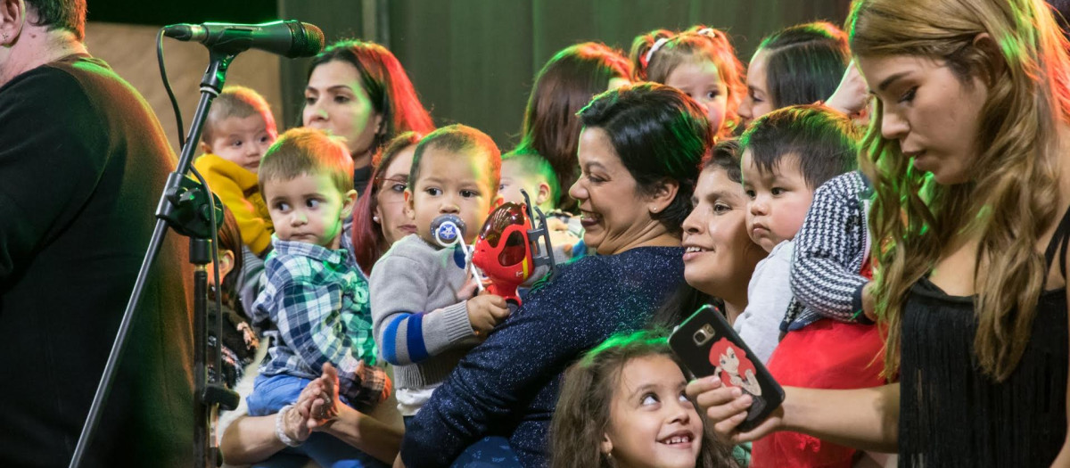 Algunas de las familias que acuden a 'Te Invito a Cenar'