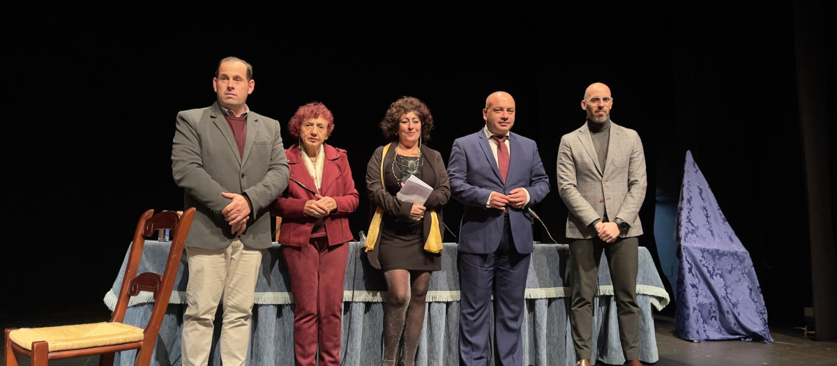 Ana Vega Burgos, de Villafranca de Córdoba, autora del poemario ‘Olvido de la luz’, ha recogido esta noche el premio Juana Castro de poesía