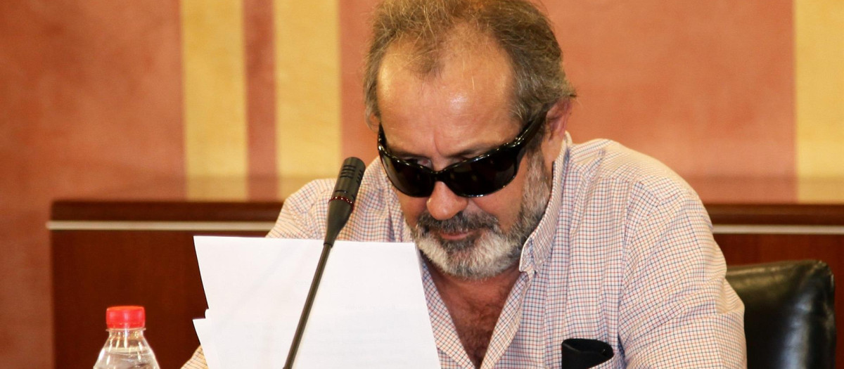 El conseguidor de los ERE, el sindicalista Juan Lanzas, en una imagen de archivo en el Parlamento de Andalucía