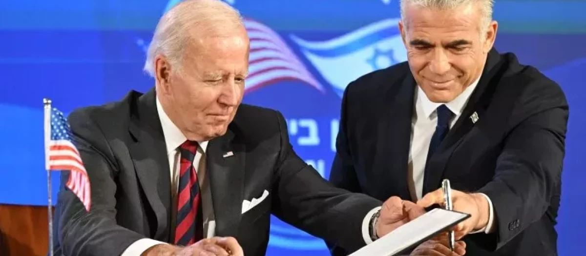 El presidente de EE.UU., Joe Biden, y ex primer ministro de Israel, Yair Lapid en Jerusalén (julio de 2022)