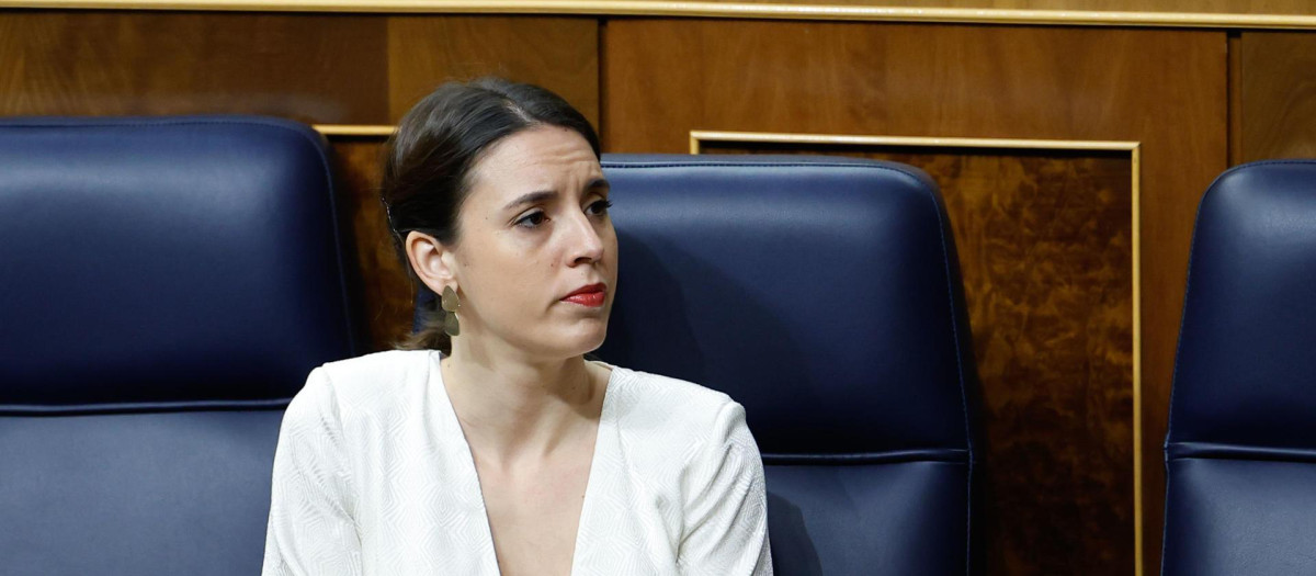 La ministra de Igualdad, Irene Montero, en el pleno celebrado en el Congreso de los Diputados este jueves