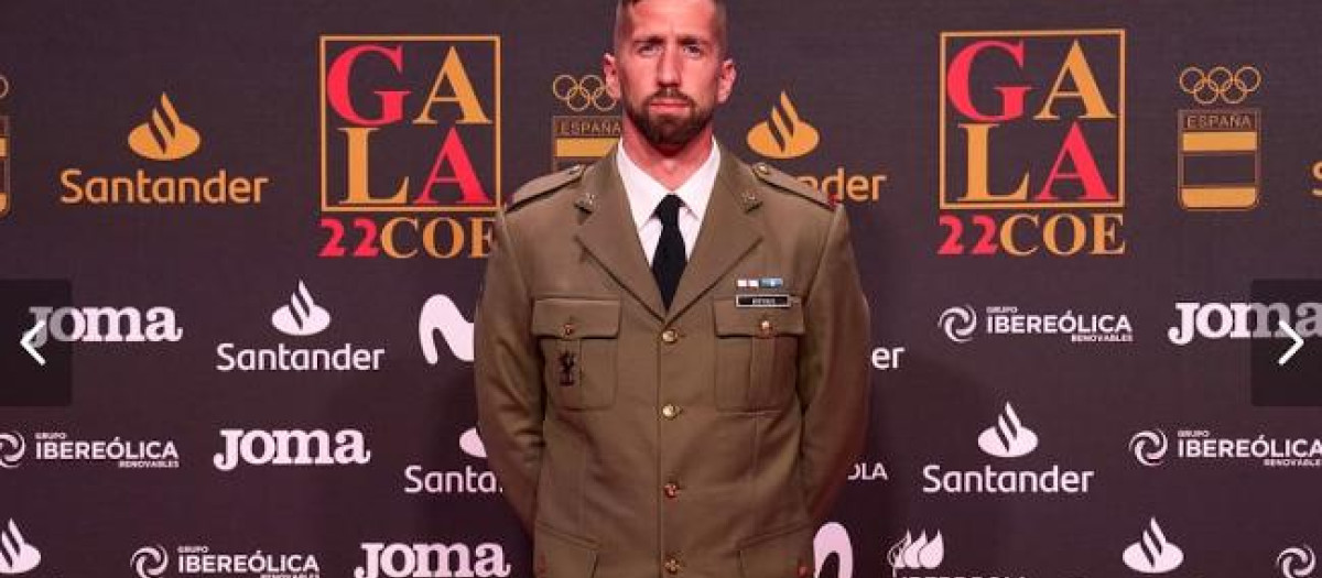 Carlos Arévalo acudió a la entrega de los premios del deporte con el uniforme militar