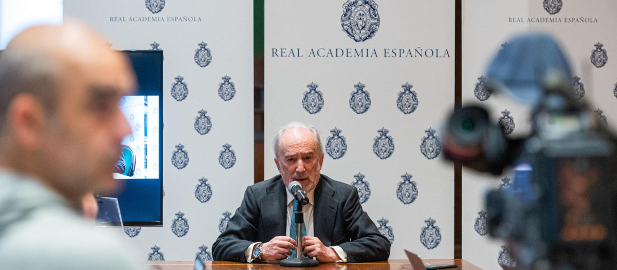 Santiago Muñoz Machado director de la RAE anunciando la nueva sede