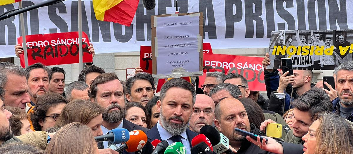 El presidente de Vox, Santiago Abascal, tras la presentación de la querella